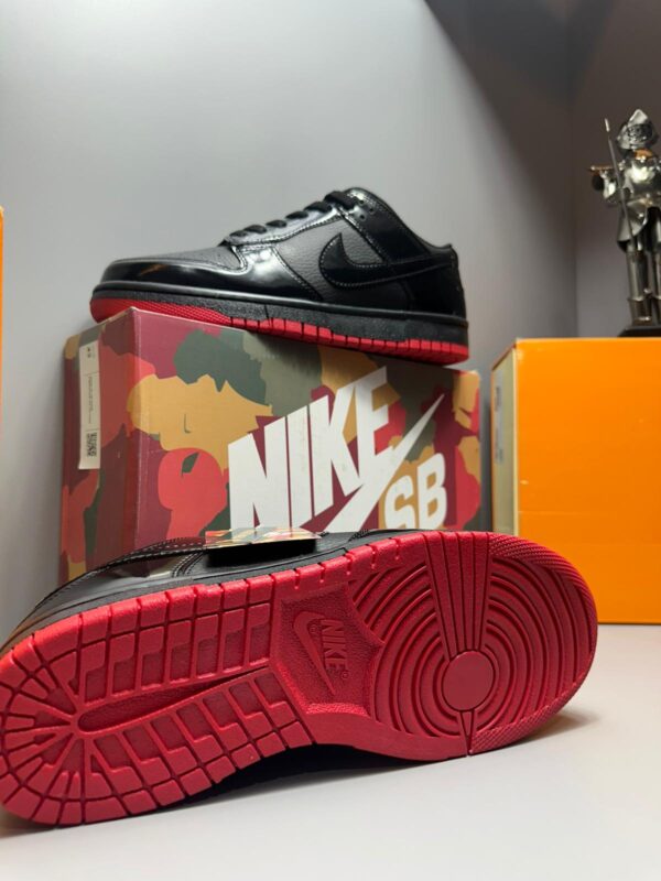 Nike | SB Dunk Low Siyah & Kırmızı Deri Sneaker - Görsel 2