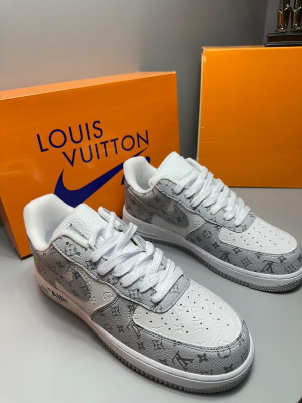 Louis Vuitton x Nike | Air Force 1 Monogram Desenli Beyaz/Gri Sneaker - Görsel 4