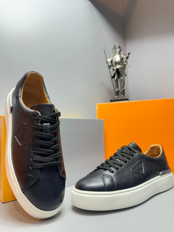 Prada | Hakiki Deri Siyah Sneaker – Metal Topuk Detaylı 2025 - Görsel 5