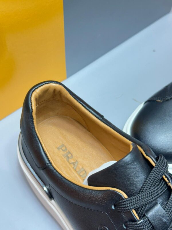 Prada | Hakiki Deri Siyah Sneaker – Metal Topuk Detaylı 2025 - Görsel 4