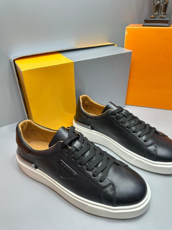 Prada | Hakiki Deri Siyah Sneaker – Metal Topuk Detaylı 2025 - Görsel 2